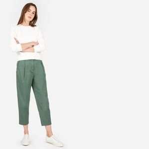 Everlane Slouchy Chino Pant in olive green